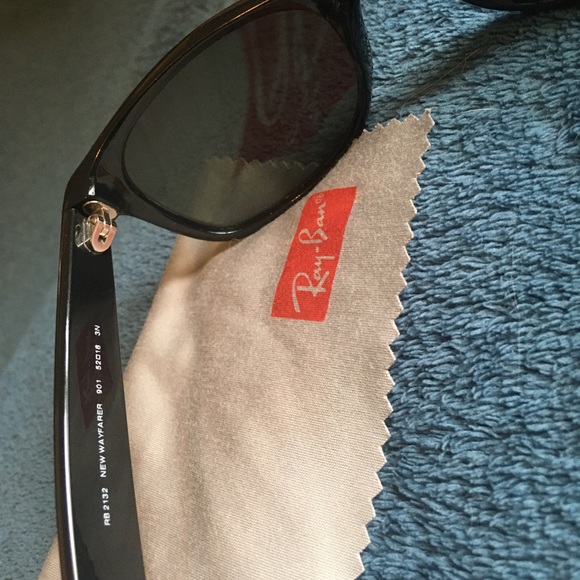 Ray Ban New Wayfarer Classic Sunglasses - Picture 12 of 16